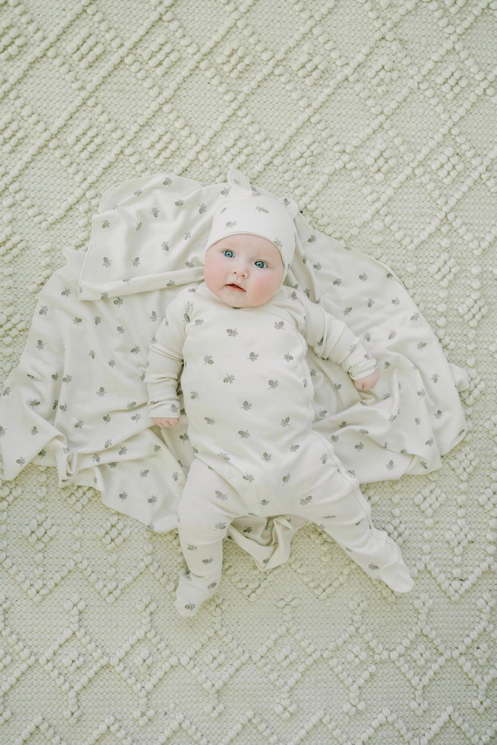 Koalav baby blanket pine cone print
