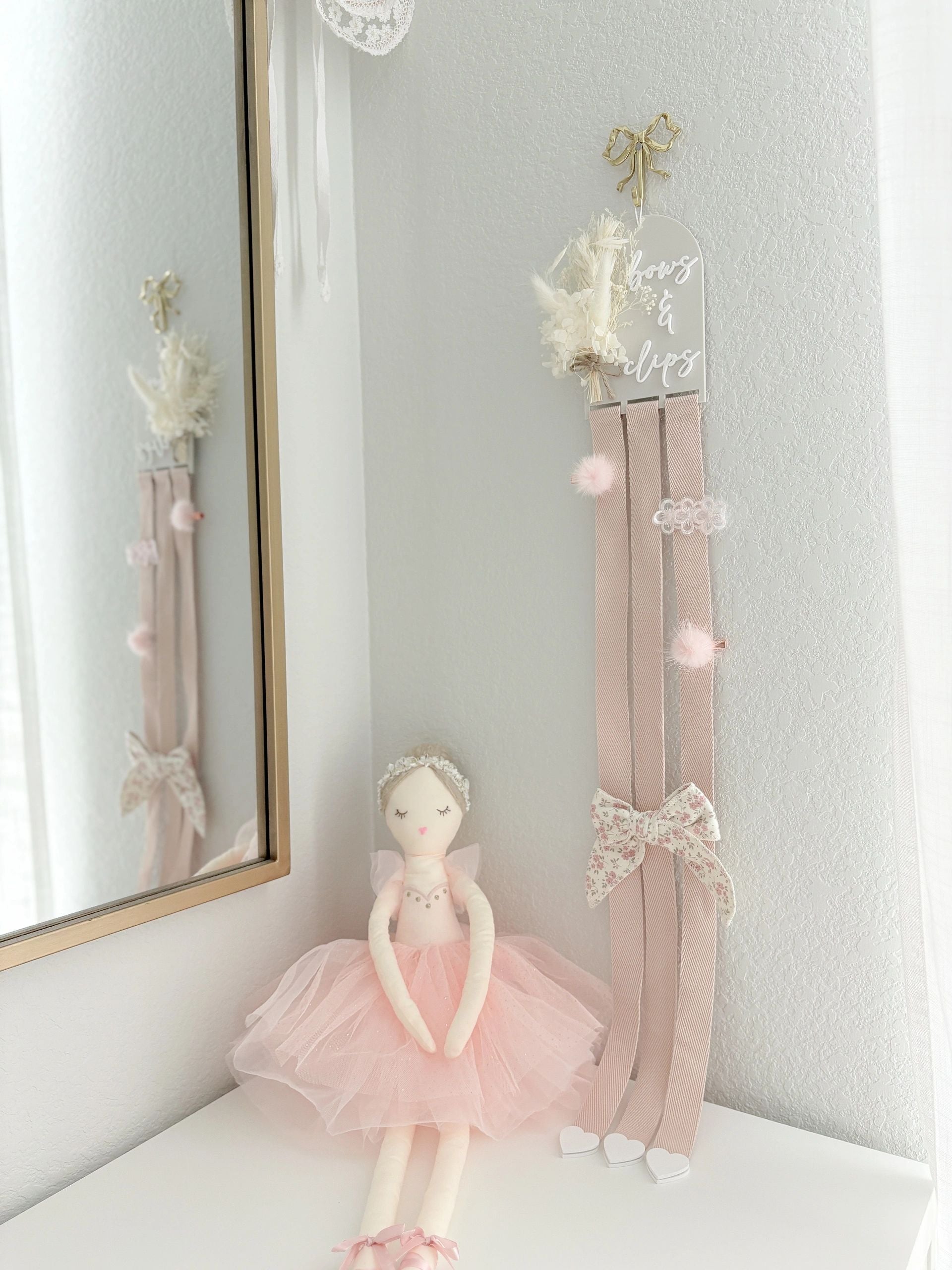 Bow So Cute dried flower bow holder